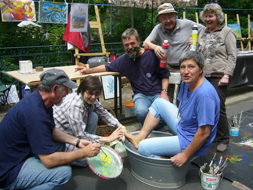 Die Hobbymaler des Weickartsahainer Kulturrings hatten viel Freude bei dem Kunstspectaculum Fluss mit Flair (Bild: Golz)