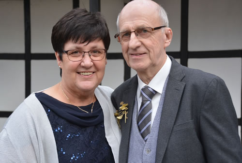 Berta und Roland HÃ¶nig haben in Weickartshain ihre Goldene Hochzeit gefeiert (Foto: RÃ¼hl)